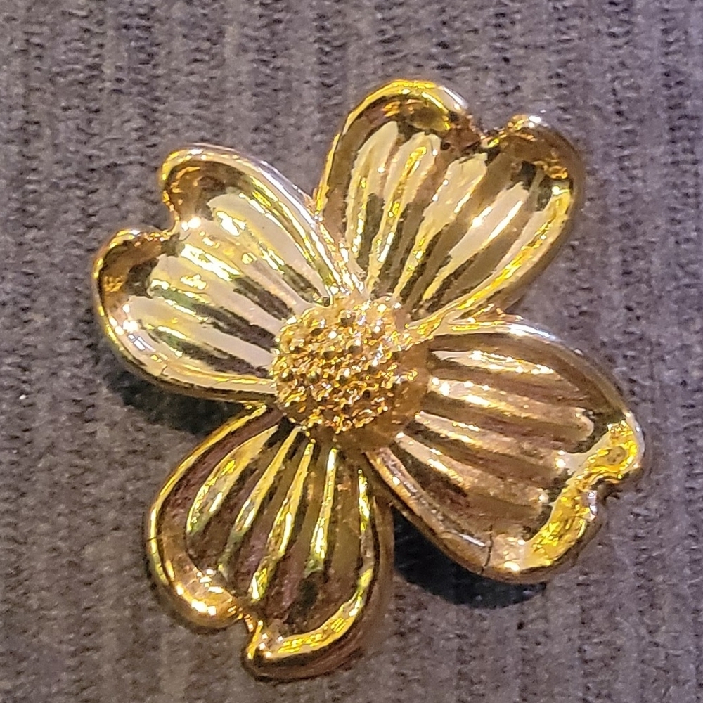 Set of 3 vintage goldtone Brooches/Pins Flower, Butterfly, Goldtone Faux Pearl - Picture 4 of 10